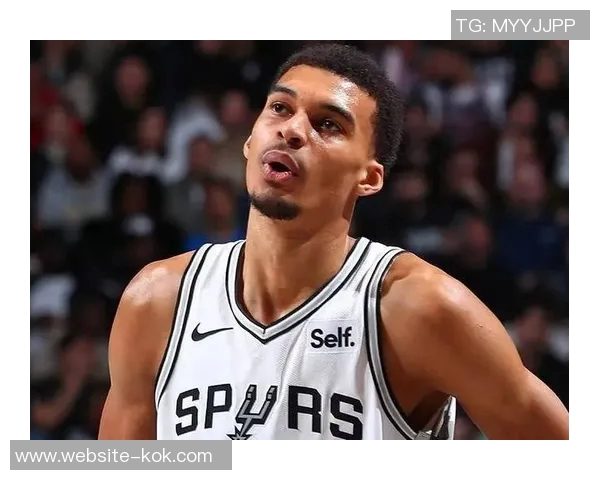 索汉如罗德曼再现风采半场抢四前场板助攻一记拿下八分 索汉如罗德曼再现风采半场抢四前场板助攻一记拿下八分