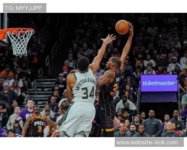 皮尔斯期待字母哥加盟雷霆三巨头组合再添强援引发热议 皮尔斯期待字母哥加盟雷霆三巨头组合再添强援引发热议